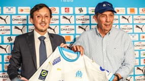Pablo Longoria et Jean-Louis Gasset lors de la présentation du nouveau coach de l'OM, le 20/02/2024