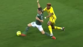 La semelle de Presnel Kimpembé sur Romain Hamouma pendant St-Etienne - PSG