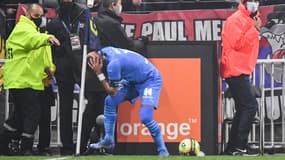 Dimitri Payet touché par une bouteille