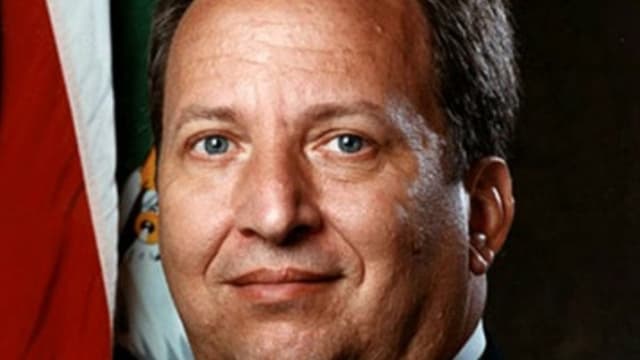 Larry Summers se retire de la course à la présidence de la Fed.