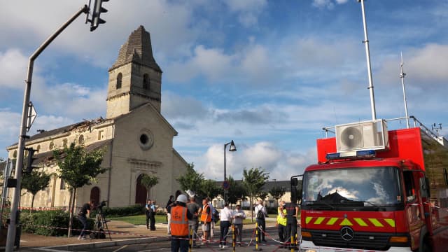 Tornade qui emporte le clocher de Saint-Nicolas-de-Bourgueil: une facture de 2 à 3 millions d'euros
