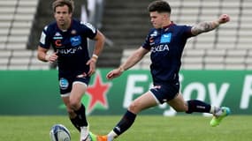 Le demi d'ouverture de Bordeaux-Bègles, Matthieu Jalibert, tranforme une pénalité dans le temps additionnel qui offre la victoire à son club, 24-21 face au Racing 92, lors du quart de finale de la Coupe d'Europe, le 11 avril 2021 au stade Chaban-Delmas