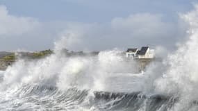 De fortes vagues à Ploemeur, dans le Morbihan, le 29 novembre 2018
