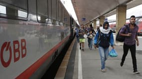 Des réfugiés à la gare de Vienne, en Autriche.