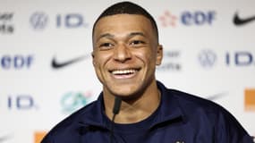 Kylian Mbappé tout sourire en conférence de presse avec les Bleus, 22 mars 2024