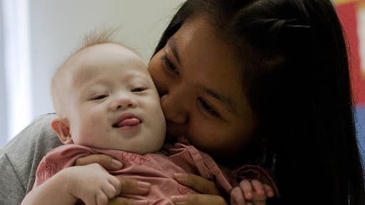 Le petit Gammy et sa mère porteuse, Pattaramon Chanbua, le 4 août 2014.