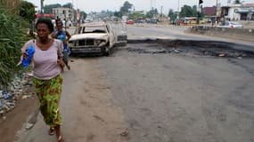 La vie a repris timidement un cours normal mercredi à Abidjan, deux jours après l'arrestation de Laurent Gbabgo, même si des scènes de violence constatées dans plusieurs quartiers de la ville entretiennent encore un certain climat de peur. /Photo prise le