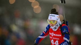 Lou Jeanmonnot lors du sprint d'Oberhof en coupe du monde de bitahlon, le 9 janvier 2025.
