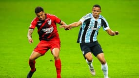Le Brésilien Vanderson (à droite) avec Gremio