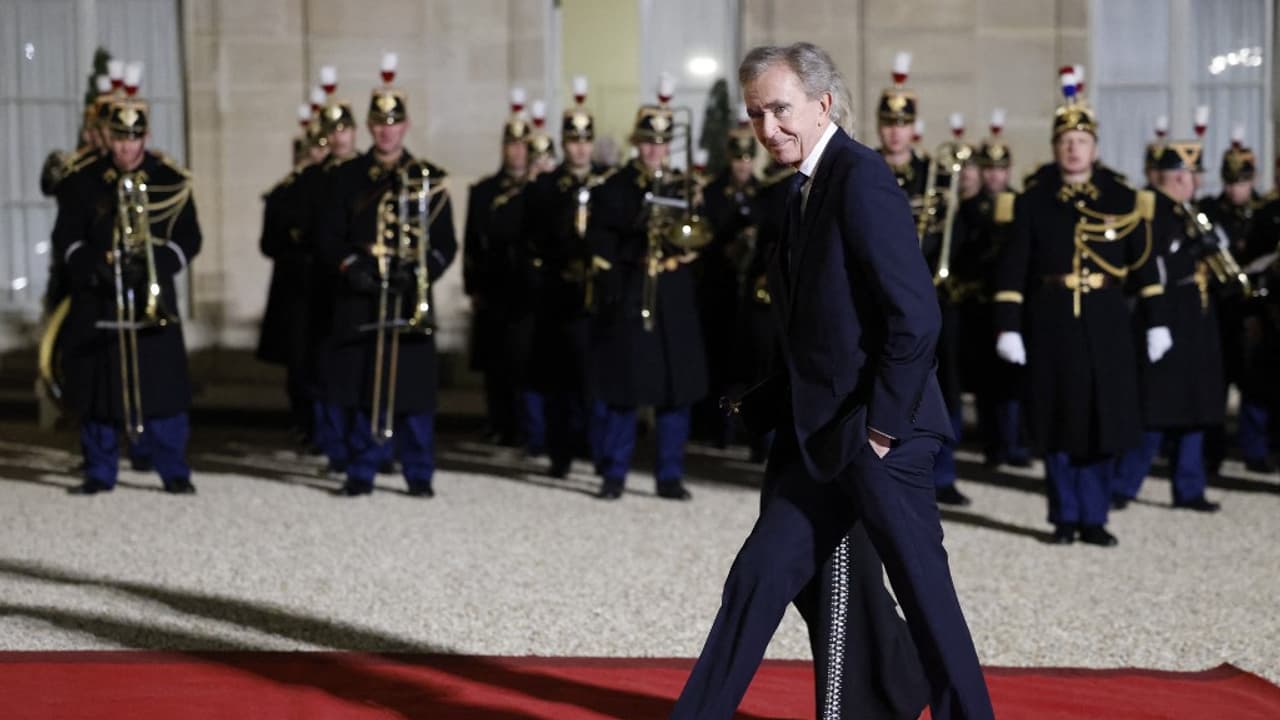 Bernard Arnault décoré de la grand-croix de la Légion d'honneur par ...