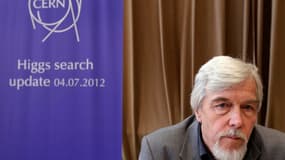 Le directeur général du Cern, Rolf Heuer. Selon cet institut, l'analyse des traces laissées par la particule élémentaire découverte au cours de l'été 2012 par le Cern "indique fortement" qu'il s'agit bien du boson de Higgs. /Photo prise le 4 juillet 2012/