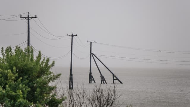 La tempête tropicale Nicholas s'est transformée en ouragan dans le Golfe du Mexique à l'approche de la côte des Etats-Unis et se dirige vers la ville de Houston.