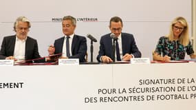 La signature de la nouvelle convention entre la LFP et l'Etat avec Vincent Labrune, Gérald Darmanin, Bruno Retailleau et Marie Barsacq, le 25 juin 2025