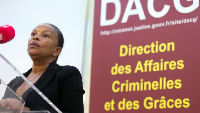 La ministre de la Justice insiste sur l'importance de lutter contre l'antisémitisme et le racisme.