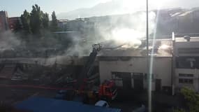 Images de désolation après un incendie à la gendarmerie de Grenoble - Témoins BFMTV