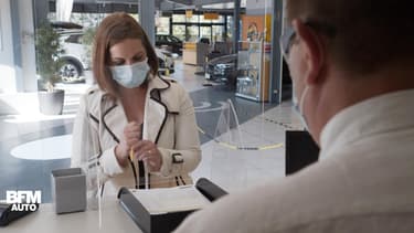 Masques, gants, gel, distances de sécurité, des procédures ont été mises en place pour assurer le respect des gestes barrière lors de la réouverture des concessions automobiles le 11 mai 2020.