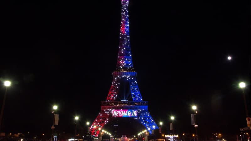 La Tour Eiffel illuminée pour l'arrivée de Neymar