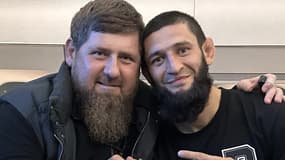 Ramzan Kadyrov (à gauche) et Khamzat Chimaev après la victoire de ce dernier sur Kamaru Usman à l'UFC 294 en octobre 2023