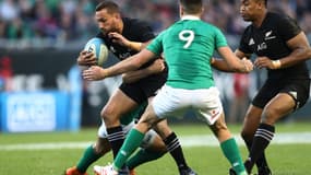 Aaron Cruden avec La Nouvelle-Zélande face à l'Irlande en novembre 2016.