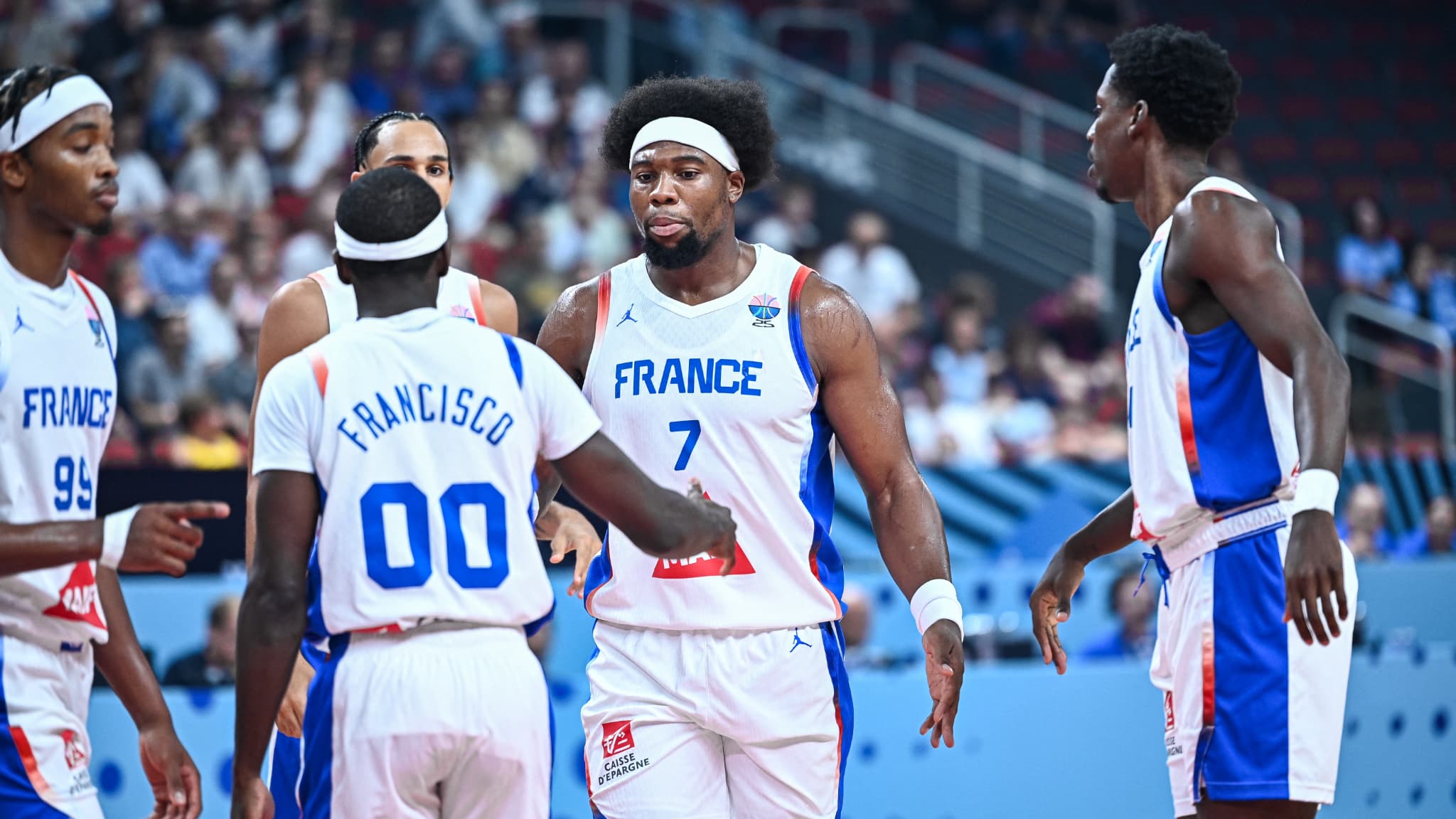 "IL FALLAIT ENVOYER LE PREMIER COUP DE POING DÈS LA PREMIÈRE MINUTE": COMMENT EXPLIQUER LE FIASCO DE LA FRANCE FACE À LA GÉORGIE À L'EUROBASKET?