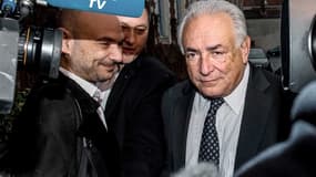 Dominique Strauss-Kahn à la sortie de son hôtel, avant son audience au tribunal correctionnel de Lille, le 17 février 2015.