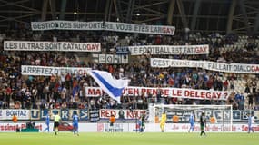 Des banderoles lors d'un match de Ligue 2 à Grenoble début septembre
