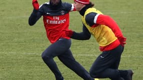 Zoumana Camara à la lutte avec Zlatan Ibrahimovic