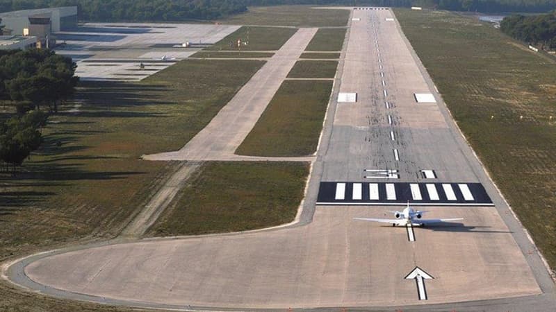 La suppression des points de passage frontaliers en France sur les petites aéroports privés implique l'arrêt du trafic de l'aviation d'affaires en provenance ou à destination des pays hors Schengen.
