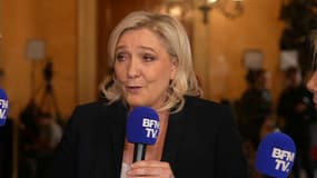 Marine Le Pen s'est exprimée en marge de l'Assemblée nationale le 20 mars 2023.