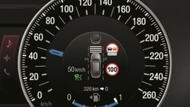 Ford a mis au point un régulateur de vitesse intelligent qui sait lire les panneaux de signalisation et adapter l'allure du véhicule en conséquence.