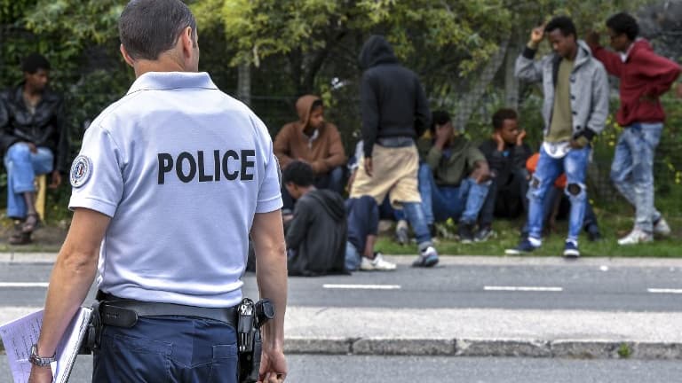 Le sort de Aymen Latrous tranchait avec celui de Mamoudou Gassama, reçu à l'Elysée et rapidement régularisé après avoir sauvé un enfant en escaladant la façade d'un immeuble fin mai à Paris. 