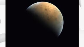 La première image de Mars envoyée par la sonde émiratie "Hope"