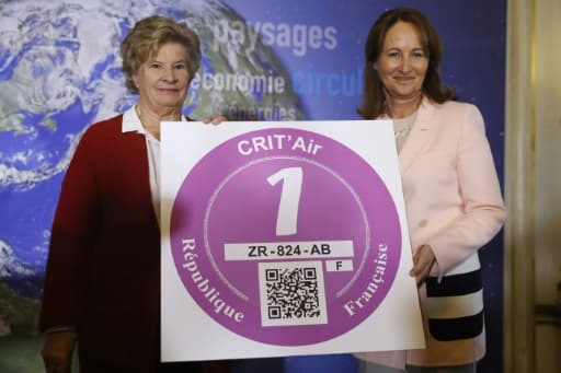 La ministre de l'Ecologie, Segolene Royal présente la vignette "Crit'Air", le 5 janvier à Paris La ministre de l'Ecologie, Segolene Royal présente la vignette "Crit'Air", le 5 janvier à Paris