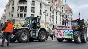 Les agriculteurs sont arrivés devant le Negresco ce jeudi 1er février 2024, aux alentours de midi, avec les tracteurs. 