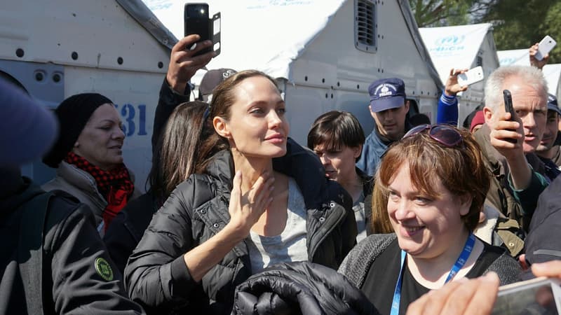 Angelina Jolie en Grèce, le 17 mars 2016