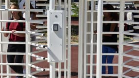 Une barrière de sécurité installée à l'entrée du lycée "Galilée" à Vienne, le 1er septembre 2016. (Image d'illustration)