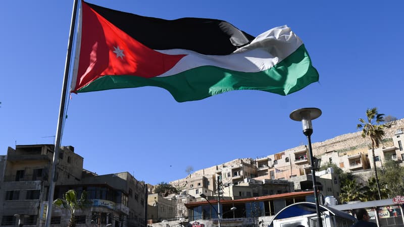 DIRECT. l'armée jordanienne indique avoir abattu trois missiles iraniens visant son territoire