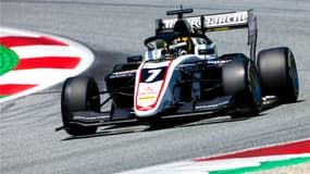 Théo Pourchaire au volant de sa monoplace en Formule 3
