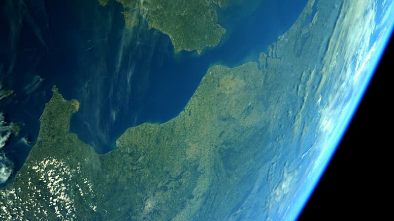 Une photo du Pas-de-Calais depuis la Station spatiale internationale, publiée par Thomas Pesquet sur son compte Twitter le 23 juin 2021.