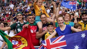 Des supporters du Portugal et de l'Australie lors du match qui a opposé les deux nations le 1er octobre.