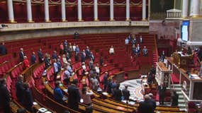 L'Assemblée nationale a observé une minute de silence le 13 octobre 2023 en hommage au professeur tué à Arras