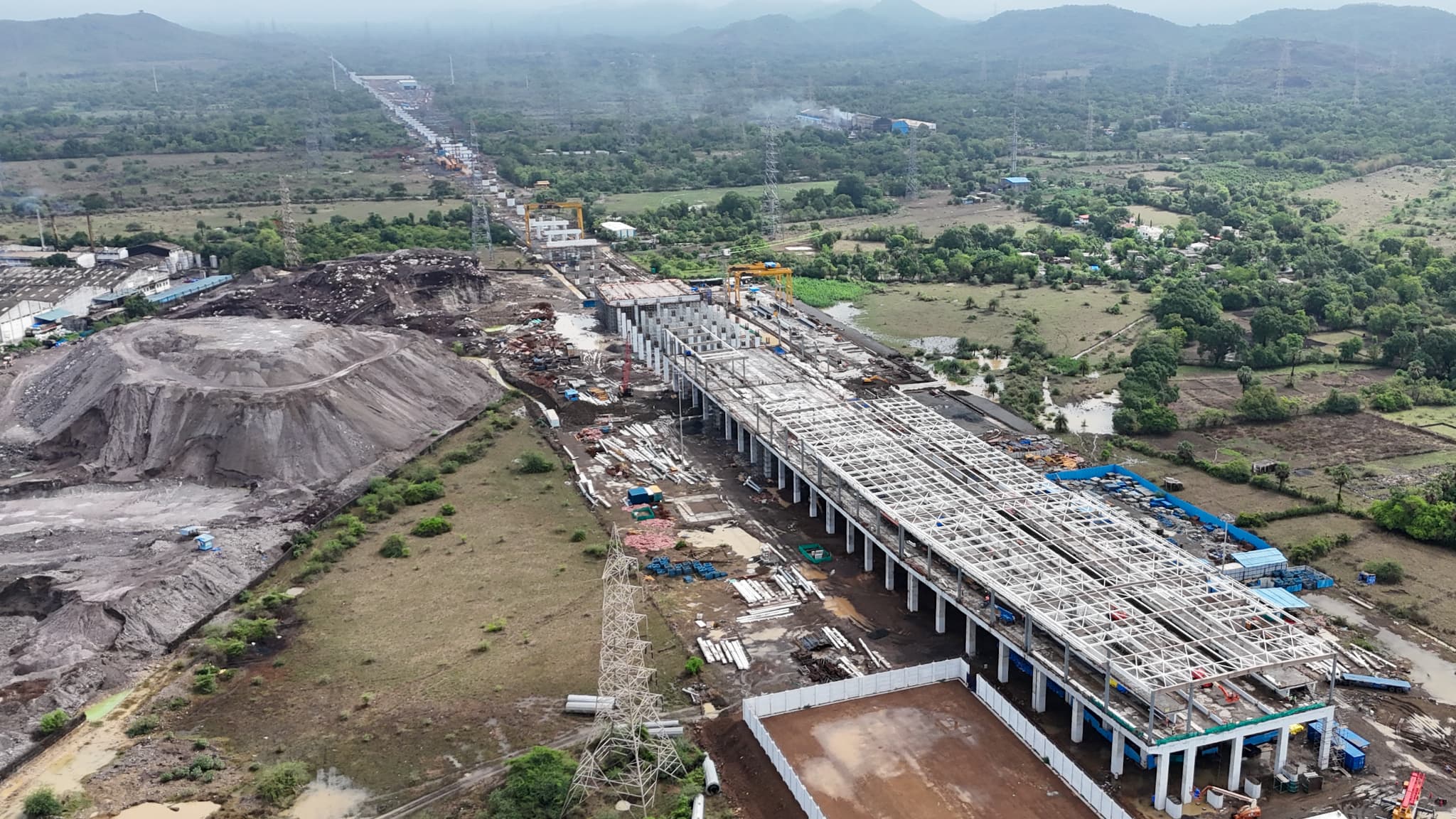 Travaux de construction de la première ligne ferroviaire à grande vitesse en Inde Travaux de construction de la première ligne ferroviaire à grande vitesse en Inde