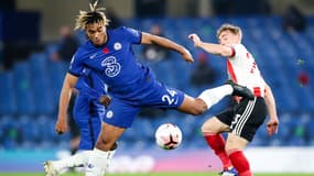Reece James face à un défenseur de Sheffield United