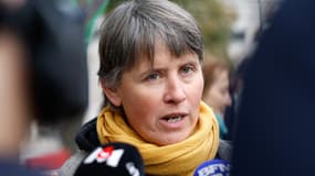 Laurence Marandola, porte-parole de la Confédération Paysanne, s'adressant aux journalistes lors d'un rassemblement organisé par le syndicat et le collectif STOP CETA/Mercosur, près du ministère des Finances, le 13 novembre 2024 à Paris (photo d'illustration).