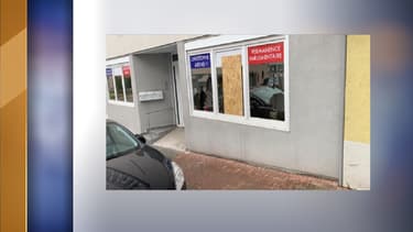 La permanence parlementaire du député de Moselle a été dégradée dans la nuit de mercredi à jeudi.