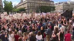 Un millier de manifestants féministes à Paris contre les nominations de Gérald Darmanin et Éric Dupond-Moretti
