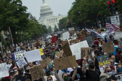 Une foule de manifestants devant le Capitole, à Washington, le 6 juin 2020 Une foule de manifestants devant le Capitole, à Washington, le 6 juin 2020