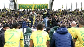 Les supporters et joueurs du FC Nantes, le 23 avril 2023