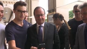 François Hollande, devant ses bureaux de la rue de Rivoli, à Paris, mardi 30 mai.