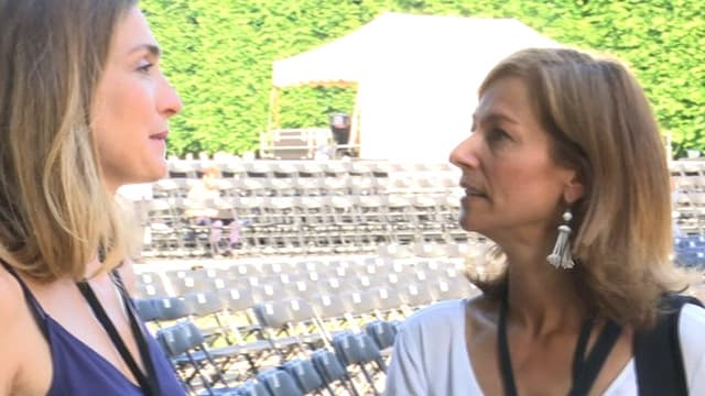 Julie Gayet et Anne Gravoin à Sceaux, pour l'Opéra de plein air.